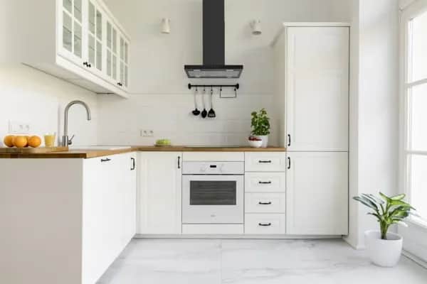 Jak zaprojektować kuchnię w kształcie litery L, by uniknąć błędów?