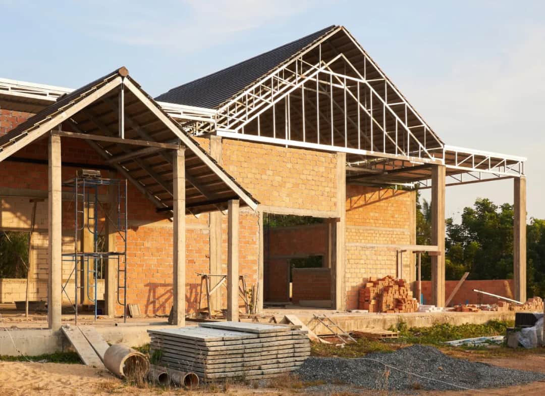 Półmetek budowy – ile kosztuje i co w praktyce oznacza stan surowy otwarty dla Twojego budżetu