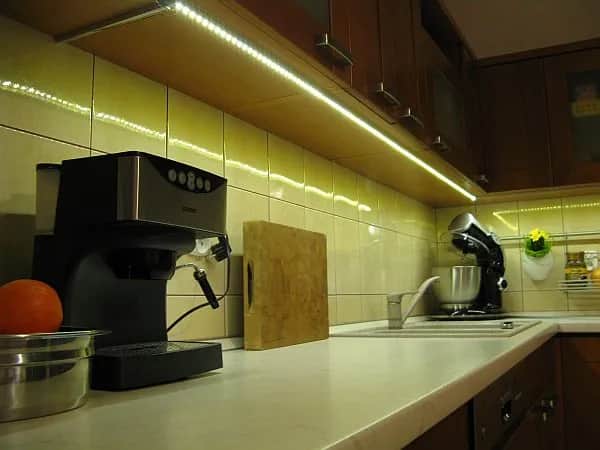 Jak zamontować taśmę LED w kuchni - uniknij najczęstszych błędów