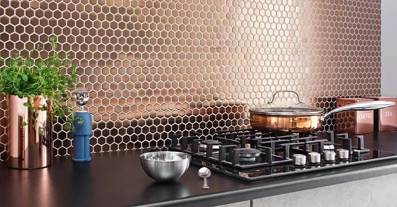 Co nad blatem w kuchni? Najlepsze materiały i pomysły na aranżację