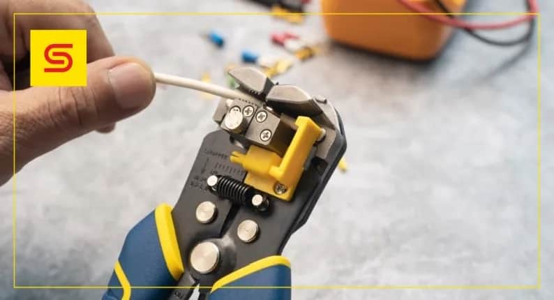 Jaki ściągacz izolacji wybrać? Kluczowe porady i porównania