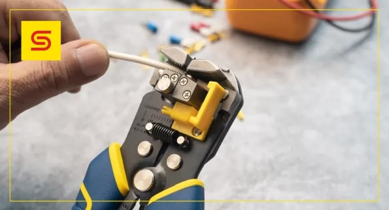 Jaki ściągacz izolacji wybrać? Kluczowe porady i porównania