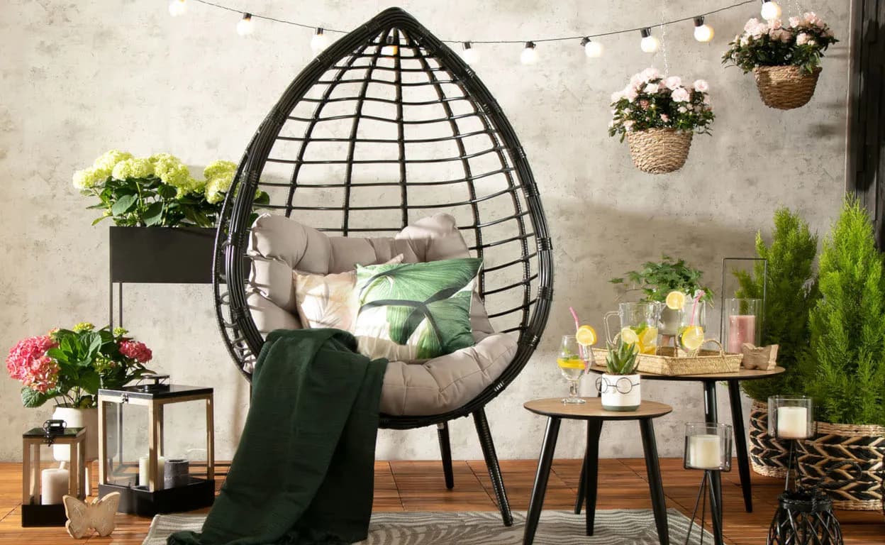 Jak urządzić balkon na wiosnę - 10 inspirujących pomysłów, które zachwycą