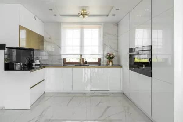 Jakie meble do kuchni: lakierowane czy akrylowe? Porównanie zalet