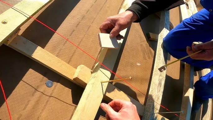 Jak wyprostować krzywy dach - skuteczne metody naprawy krok po kroku