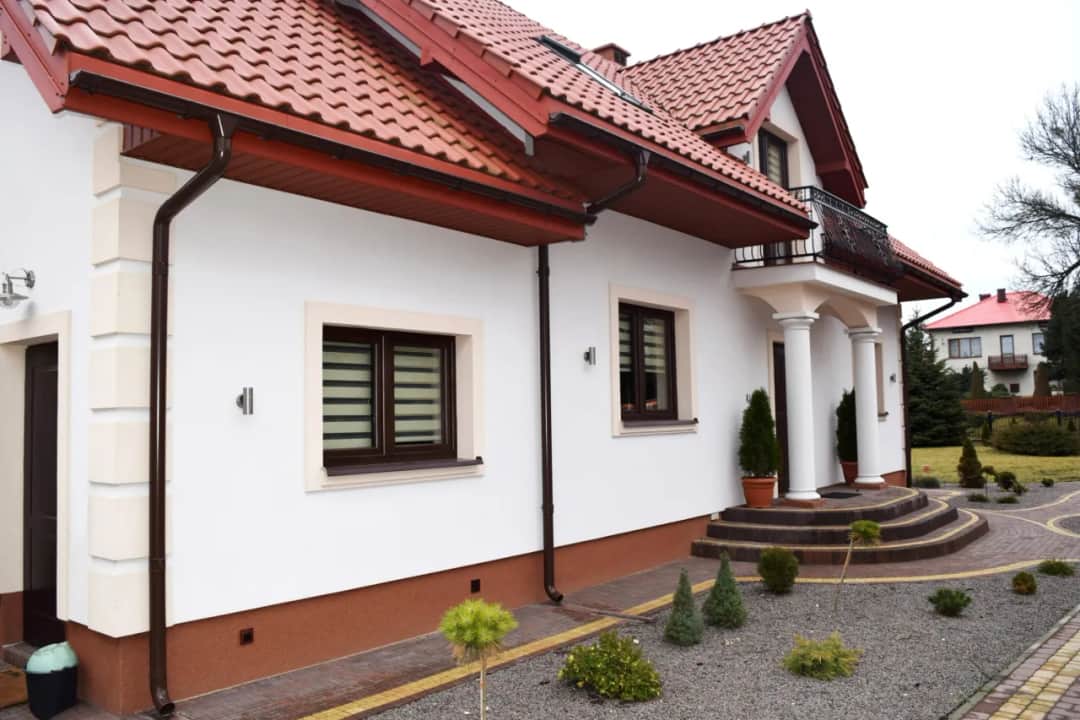 Co na dół elewacji? Najlepsze materiały i ich wady oraz zalety