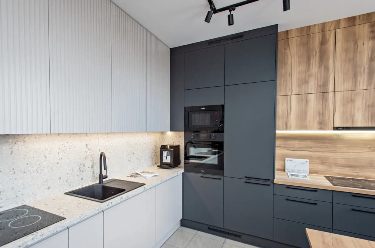 Jakie meble do kuchni: lakierowane czy foliowane? Porównanie zalet Jakie meble do kuchni: lakierowane czy foliowane? Porównanie zalet